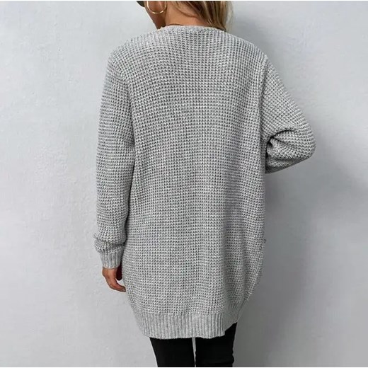 Jednolity sweter damski z szerokimi ściągaczami - Beżowy S ze sklepu Intimica.pl w kategorii Swetry damskie - zdjęcie 178507986