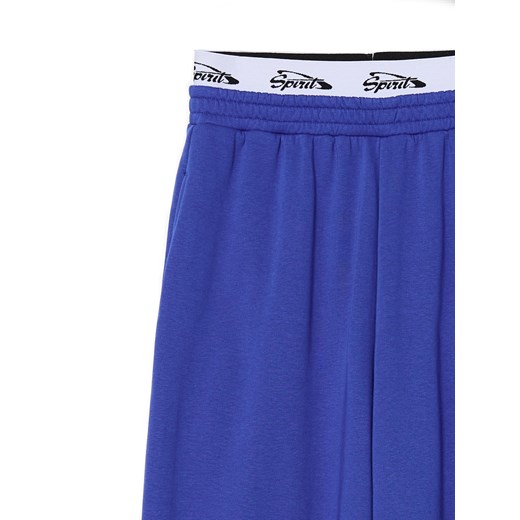 Cropp - Niebieskie dresowe joggery z nadrukiem - granatowy Cropp S Cropp
