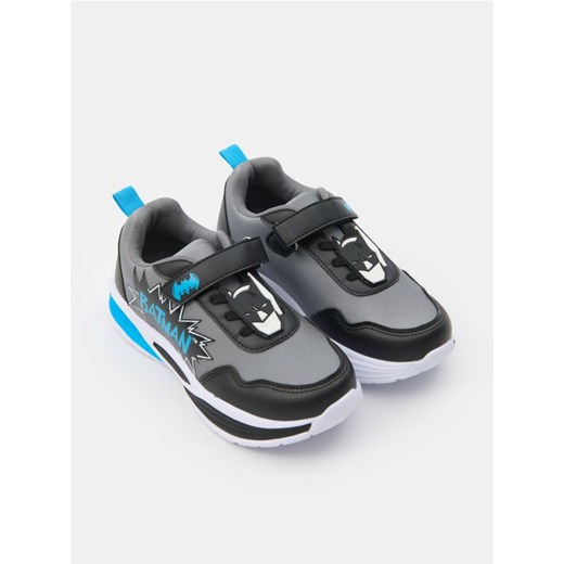 Sinsay - Sneakersy ze świecącą podeszwą Batman - wielobarwny ze sklepu Sinsay w kategorii Buty sportowe dziecięce - zdjęcie 178533958