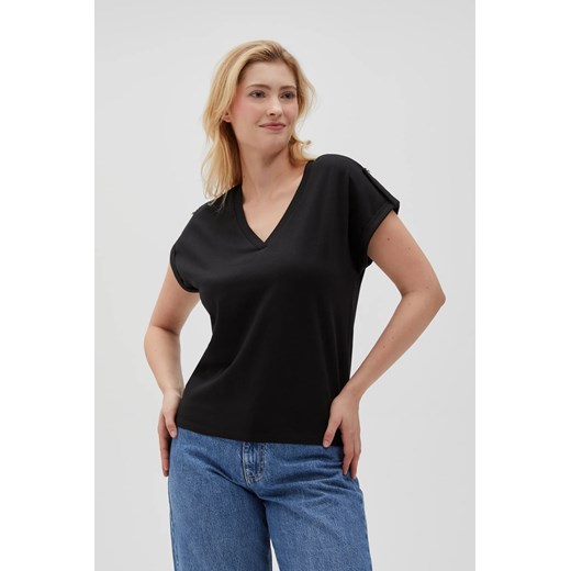 Gładki t-shirt z dekoltem w serek czarny ze sklepu Moodo.pl w kategorii Bluzki damskie - zdjęcie 178546065