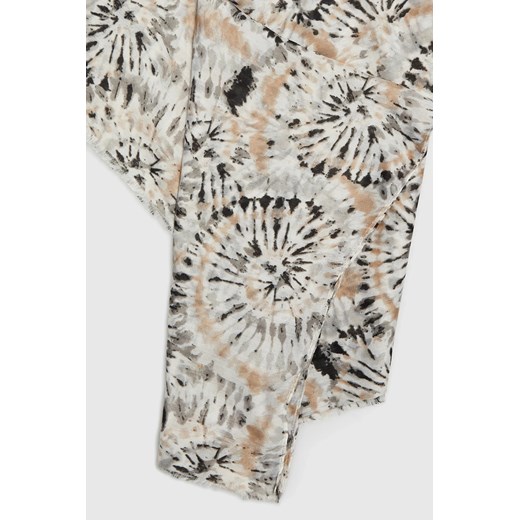 Wzorzysty szal beżowy ONE SIZE Moodo.pl