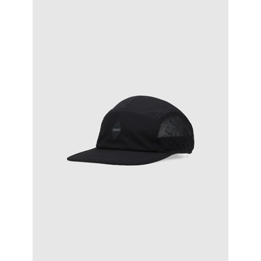 Czapka do biegania uniseks 4F 4FWSS25AFCAU106 - czarna ze sklepu Sportstylestory.com w kategorii Czapki z daszkiem męskie - zdjęcie 178556047
