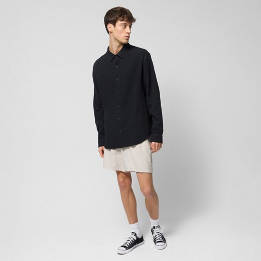 Męskie spodenki casual tkaninowe Outhorn OTHWSS24TSHOM402 - beżowe ze sklepu Sportstylestory.com w kategorii Spodenki męskie - zdjęcie 178564147