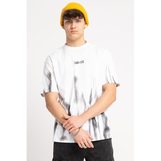 Biały t-shirt z nadrukiem na całości w kontrastowym kolorze, rozmiar - 140, kolor - biały ze sklepu REPORTER w kategorii T-shirty chłopięce - zdjęcie 178566675