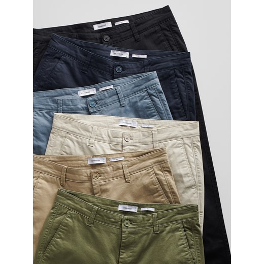 Reserved - Spodnie chino slim fit - czarny ze sklepu Reserved w kategorii Spodnie męskie - zdjęcie 178570418