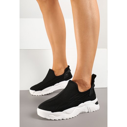 Czarne Wsuwane Buty Sportowe Sneakersy z Siateczki z Tłoczeniami Nusellia ze sklepu born2be.pl w kategorii Buty sportowe damskie - zdjęcie 178571016