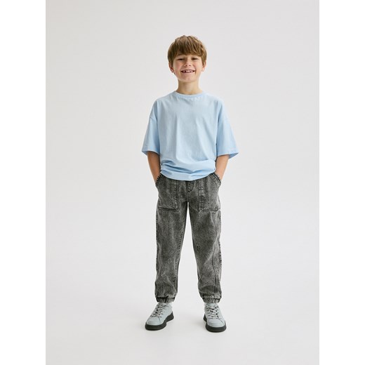 Reserved - Jeansy jogger fit - szary ze sklepu Reserved w kategorii Spodnie chłopięce - zdjęcie 178574145
