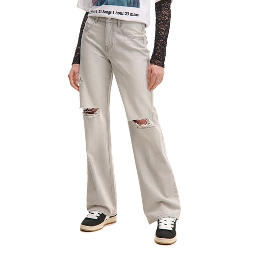 Cropp - Jasnoszare jeansy straight regular - jasny szary ze sklepu Cropp w kategorii Jeansy damskie - zdjęcie 178591275