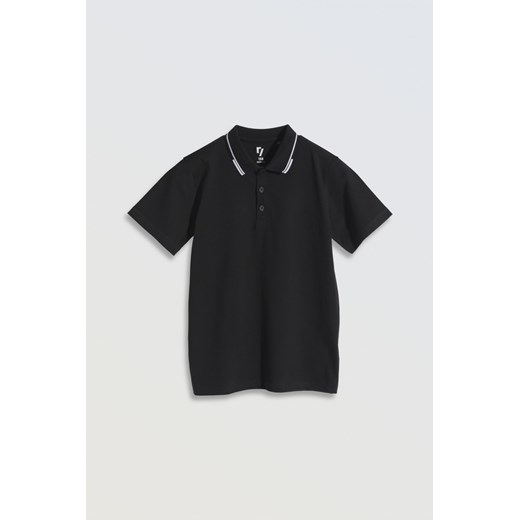 Czarna koszulka polo z kontrastowymi paskami na kołnierzyku, kolor - czarny, rozmiar - 140 ze sklepu REPORTER w kategorii T-shirty męskie - zdjęcie 178597526