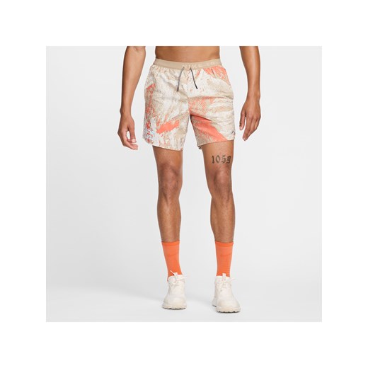 Męskie spodenki do biegania z wszytą bielizną 18 cm Dri-FIT Nike Trail Stride - Brązowy ze sklepu Nike poland w kategorii Spodenki męskie - zdjęcie 178601947