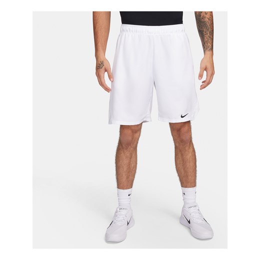 Męskie spodenki do tenisa 23 cm Dri-FIT NikeCourt Victory - Biel ze sklepu Nike poland w kategorii Spodenki męskie - zdjęcie 178602105
