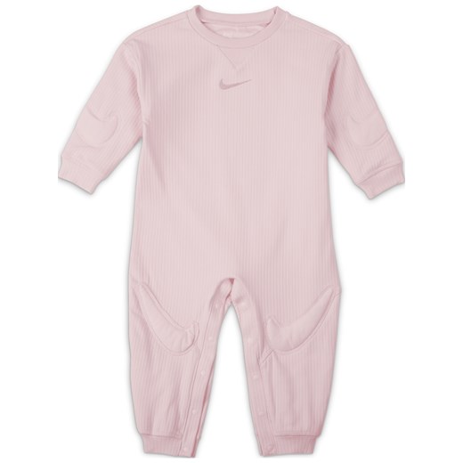 Pajacyk z kapturem dla niemowląt Nike „Ready, Set” - Różowy ze sklepu Nike poland w kategorii Pajacyki - zdjęcie 178602355