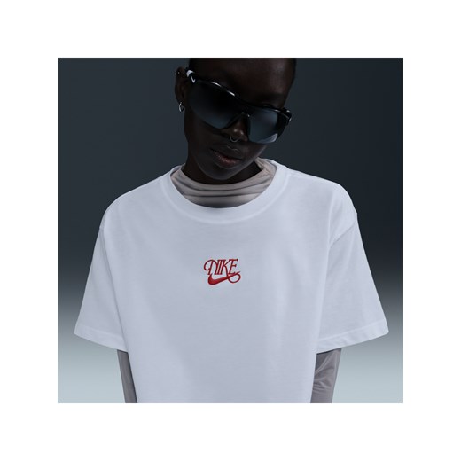 Damski T-shirt o skróconym kroju z krótkim rękawem Nike Sportswear - Biel ze sklepu Nike poland w kategorii Bluzki damskie - zdjęcie 178602405