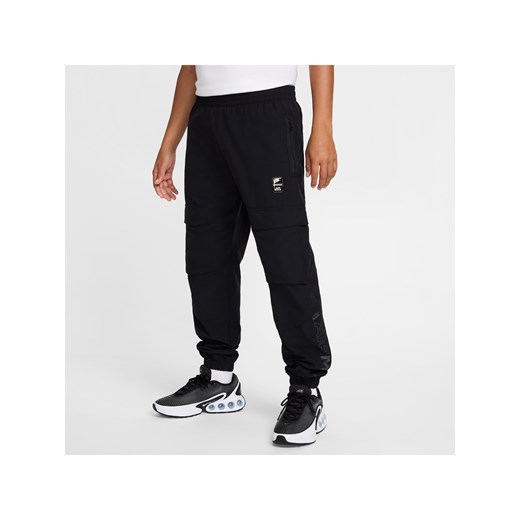 Męskie bojówki z tkaniny Nike Sportswear Air Max - Czerń ze sklepu Nike poland w kategorii Spodnie męskie - zdjęcie 178602475