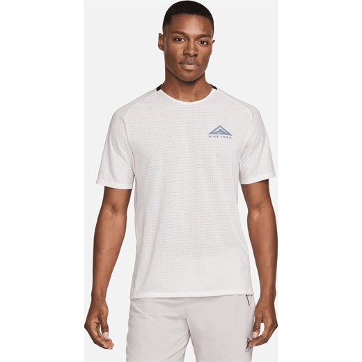 Męska koszulka z krótkim rękawem do biegania Dri-FIT Nike Trail Solar Chase - Biel ze sklepu Nike poland w kategorii T-shirty męskie - zdjęcie 178603725