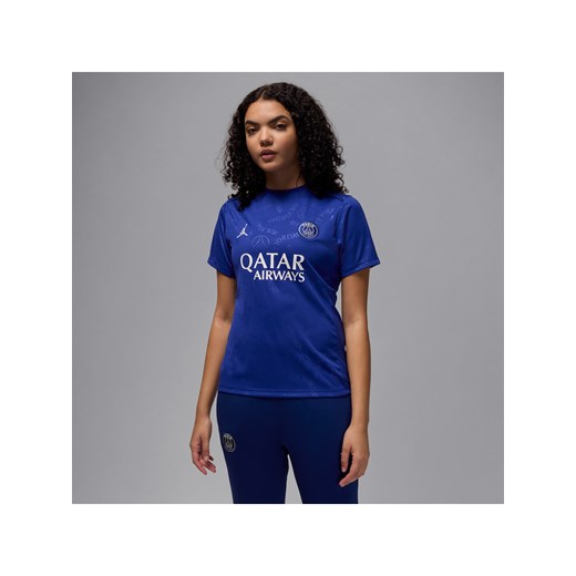 Damska przedmeczowa koszulka piłkarska z krótkim rękawem Jordan Dri-FIT Paris Saint-Germain Academy Pro (wersja czwarta) - Niebieski ze sklepu Nike poland w kategorii Bluzki damskie - zdjęcie 178603809