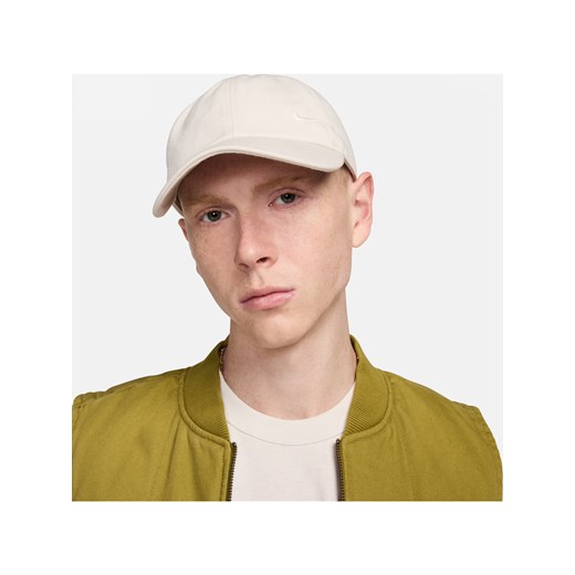 Czapka o nieusztywnianej konstrukcji Nike Club - Brązowy ze sklepu Nike poland w kategorii Czapki z daszkiem męskie - zdjęcie 178603917