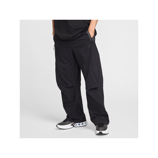 Męskie spodnie oversize z tkaniny Nike Tech - Czerń ze sklepu Nike poland w kategorii Spodnie męskie - zdjęcie 178603927
