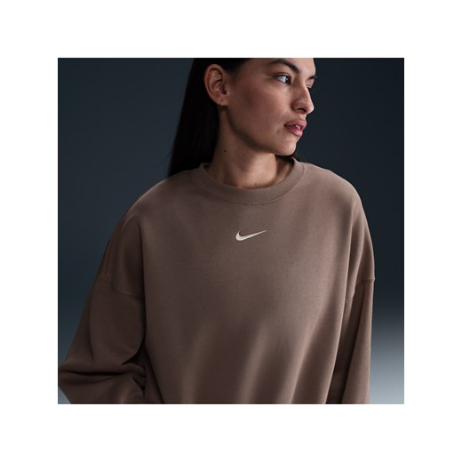Damska bluza dresowa z półokrągłym dekoltem o dodatkowo powiększonym kroju Nike Sportswear Phoenix Fleece - Brązowy ze sklepu Nike poland w kategorii Bluzy damskie - zdjęcie 178604367
