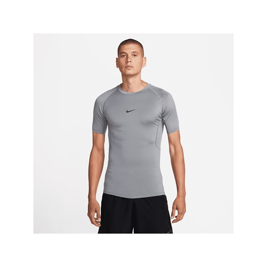 Męska przylegająca koszulka z krótkim rękawem do fitnessu Dri-FIT Nike Pro - Szary ze sklepu Nike poland w kategorii T-shirty męskie - zdjęcie 178605286
