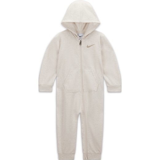 Pajacyk dla niemowląt Nike Essentials Hooded Coverall - Brązowy ze sklepu Nike poland w kategorii Odzież dla niemowląt - zdjęcie 178605318
