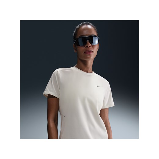 Damska koszulka z krótkim rękawem do biegania Dri-FIT Nike Swift - Biel ze sklepu Nike poland w kategorii Bluzki damskie - zdjęcie 178605535