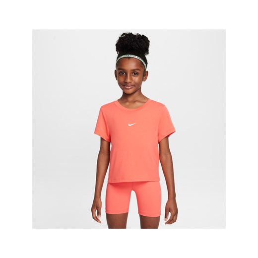 T-shirt o skróconym kroju dla dużych dzieci (dziewcząt) Nike Sportswear - Pomarańczowy ze sklepu Nike poland w kategorii Bluzki dziewczęce - zdjęcie 178605658
