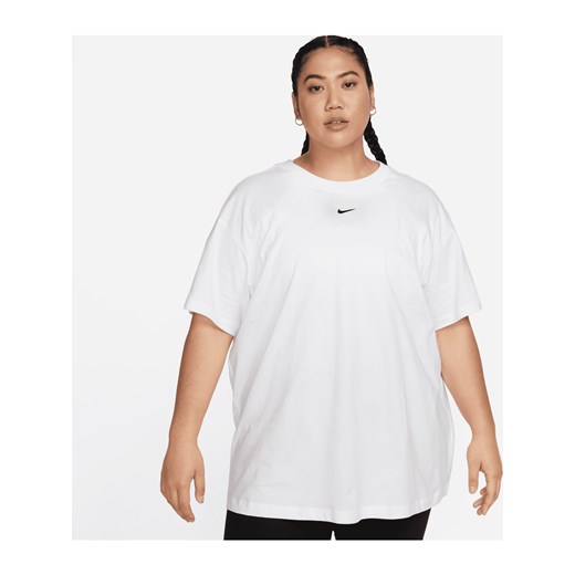T-shirt damski Nike Sportswear Essential (duże rozmiary) - Biel ze sklepu Nike poland w kategorii Bluzki damskie - zdjęcie 178607775