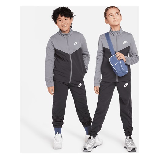 Dres dla dużych dzieci Nike - Szary ze sklepu Nike poland w kategorii Dresy dziewczęce - zdjęcie 178607829