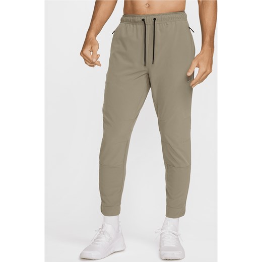 Męskie uniwersalne spodnie ze ściągaczami i zamkami Dri-FIT Nike Unlimited - Zieleń ze sklepu Nike poland w kategorii Spodnie męskie - zdjęcie 178608825