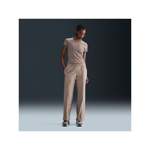 Damskie welurowe spodnie ze średnim stanem Nike Sportswear Chill Knit - Brązowy ze sklepu Nike poland w kategorii Spodnie damskie - zdjęcie 178609039