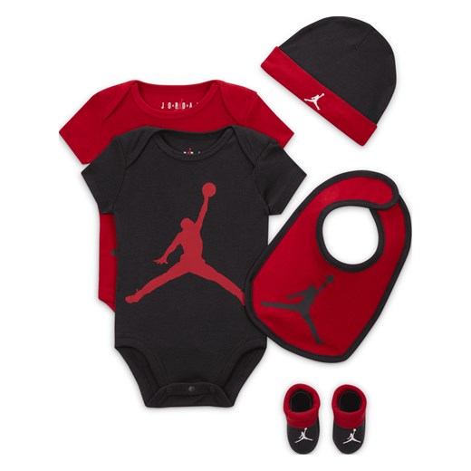 Pięcioczęściowy zestaw z body dla niemowląt Jordan 5-Piece Core Gift Set - Czerwony ze sklepu Nike poland w kategorii Komplety niemowlęce - zdjęcie 178609067