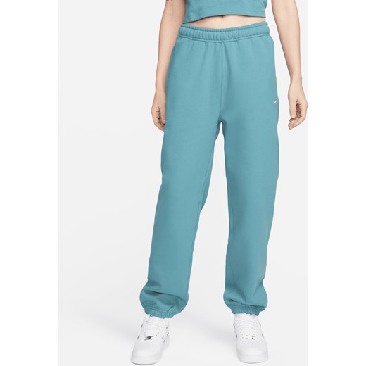 Damskie spodnie z dzianiny Nike Solo Swoosh - Niebieski ze sklepu Nike poland w kategorii Spodnie damskie - zdjęcie 178609479