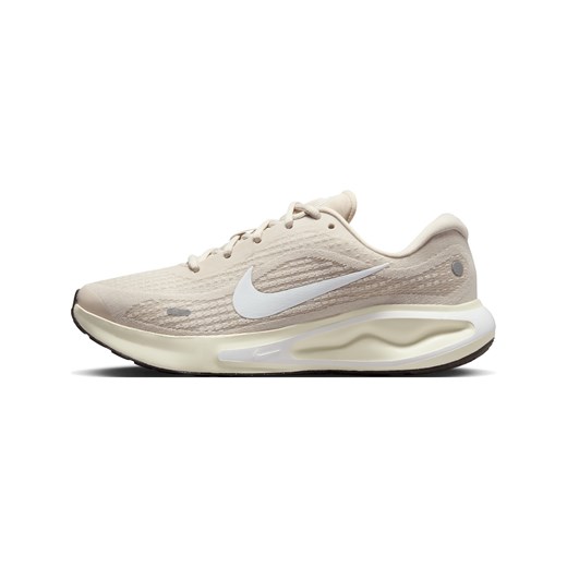 Damskie buty do biegania po asfalcie Nike Journey Run - Brązowy ze sklepu Nike poland w kategorii Buty sportowe damskie - zdjęcie 178610075