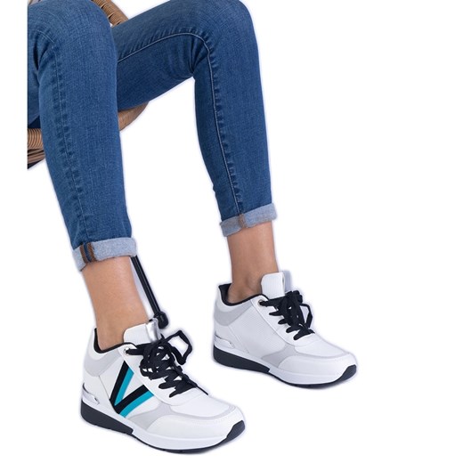 Białe sneakersy damskie na ukrytym koturnie ze sklepu ButyModne.pl w kategorii Buty sportowe damskie - zdjęcie 178616706