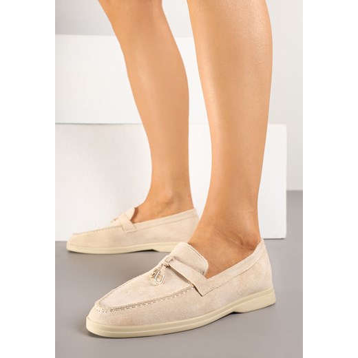 Beżowe Mokasyny z Imitacji Zamszu z Ozdobną Aplikacją Tasseli ze sklepu born2be.pl w kategorii Mokasyny damskie - zdjęcie 178618407