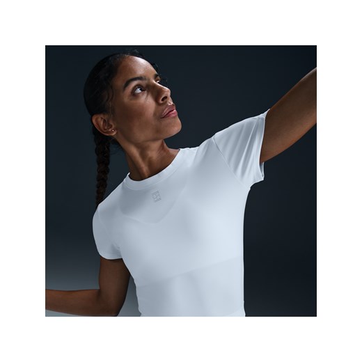 Damska koszulka z krótkim rękawem do tenisa Dri-FIT NikeCourt Advantage - Biel ze sklepu Nike poland w kategorii Bluzki damskie - zdjęcie 178629699