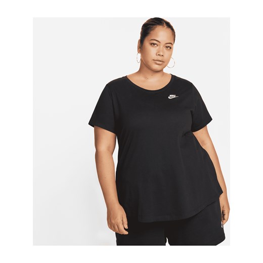 T-shirt damski Nike Sportswear Club Essentials (duże rozmiary) - Czerń ze sklepu Nike poland w kategorii Bluzki damskie - zdjęcie 178629707