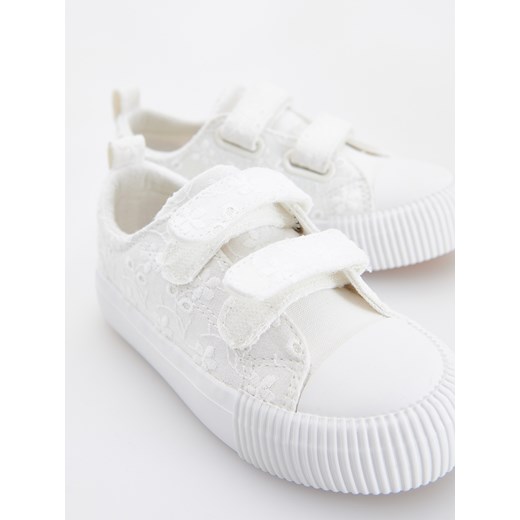 Trampki dziecięce Reserved białe na rzepy