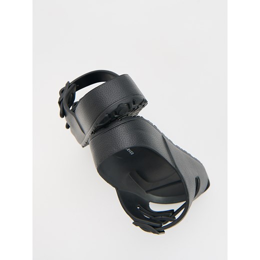 Reserved - Klapki z klamrami - czarny Reserved 32/33 Reserved