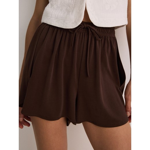 Reserved - Szorty z modalem - oliwkowy ze sklepu Reserved w kategorii Szorty - zdjęcie 178640376