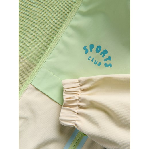 Reserved - Wodoodporna kurtka z kapturem - jasnozielony Reserved 5-2 lata) Reserved