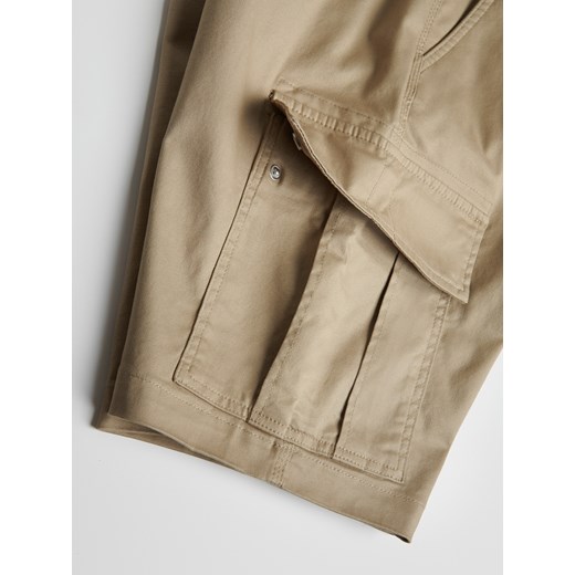 Reserved - Szorty regular fit - beżowy Reserved S Reserved