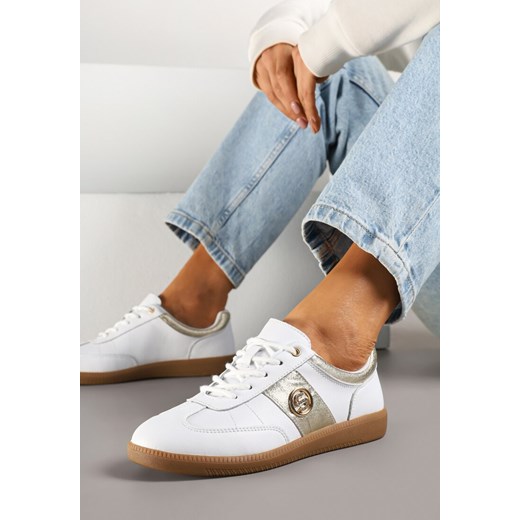 Biało-Złote Sneakersy Skórzane Typu Kultowe Tenisówki z Metaliczną Aplikacją Ollisena ze sklepu renee.pl w kategorii Buty sportowe damskie - zdjęcie 178656779