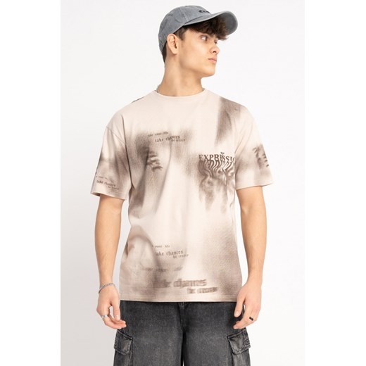 Beżowy t-shirt z nadrukiem na całości, rozmiar - 140, kolor - beżowy ze sklepu REPORTER w kategorii T-shirty chłopięce - zdjęcie 178666356