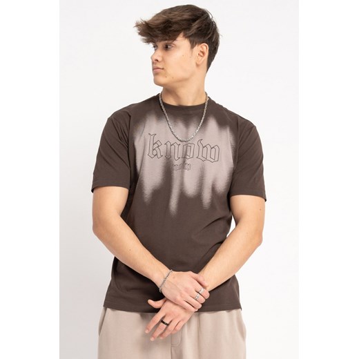 Brązowy t-shirt z autorską grafiką z przodu, kolor - brązowy, rozmiar - 170 ze sklepu REPORTER w kategorii T-shirty chłopięce - zdjęcie 178666358