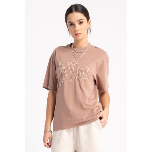 Ciemnobeżowy t-shirt z aplikają z przodu, kolor - beżowy, rozmiar - 140 ze sklepu REPORTER w kategorii Bluzki dziewczęce - zdjęcie 178666386