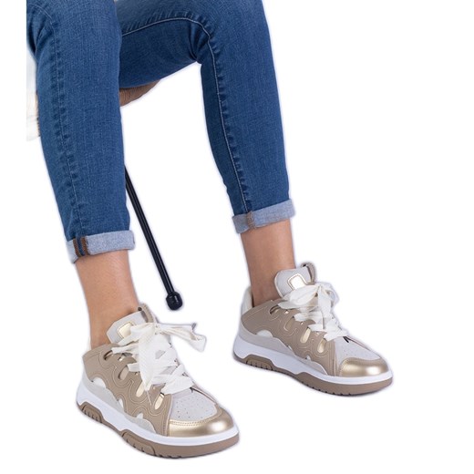 Beżowe sneakersy damskie z dekoracyjnym sznurowaniem beżowy ze sklepu ButyModne.pl w kategorii Buty sportowe damskie - zdjęcie 178667938