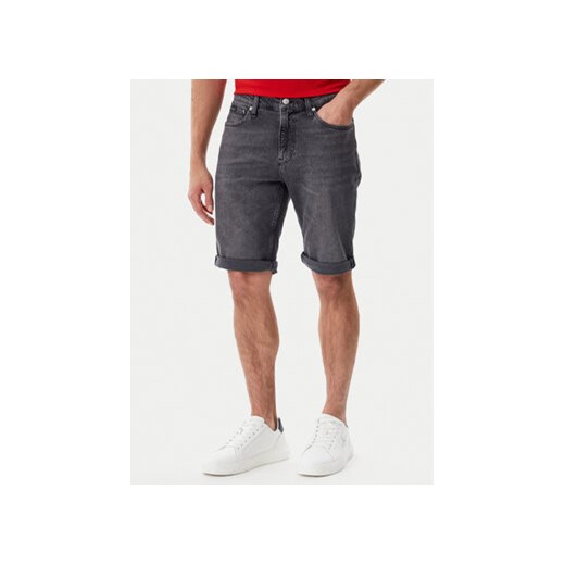 Calvin Klein Jeans Szorty jeansowe J30J327515 Szary Slim Fit ze sklepu MODIVO w kategorii Spodenki męskie - zdjęcie 178692935