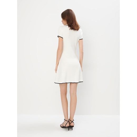 Sukienka Mohito z krótkim rękawem w serek mini 